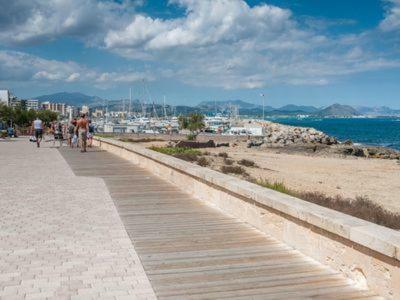 Wonderful, 100 Meters From The Beach. Apartment