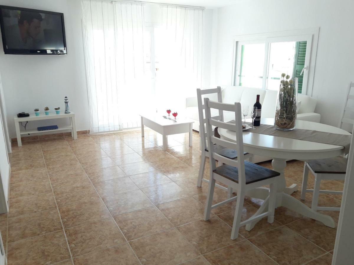 Apartment Wonderful, 100 Meters From The Beach. *